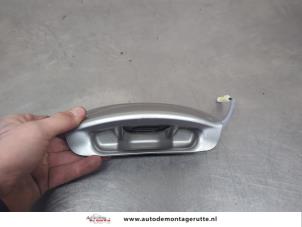 O200351 Gebruikte achterklep handgreep Nissan Micra