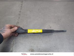 O200406 Gebruikte ruitenwisserarm achter Volkswagen UP