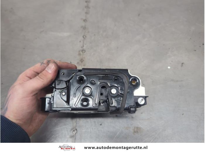 Gebruikte Deurslot Mechaniek 4Deurs links-achter Volkswagen UP O200408