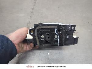 O200410 Gebruikte deurslot mechaniek 4deurs rechts-voor Volkswagen UP