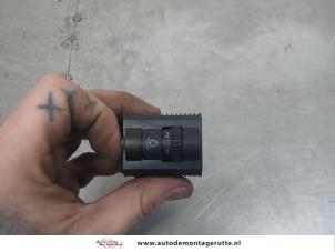 O200423 Gebruikte schakelaar koplamp ihv Volkswagen UP