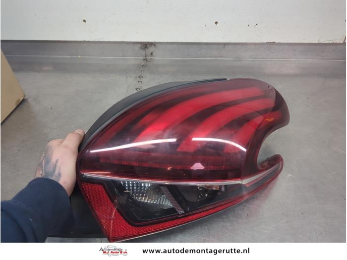 Gebruikte Achterlicht rechts Peugeot 208 O200433