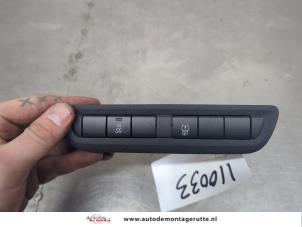 O200437 Gebruikte schakelaar esp Peugeot 208