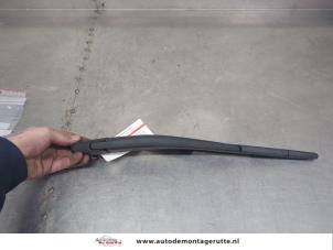 O200440 Gebruikte ruitenwisserarm achter Peugeot 208