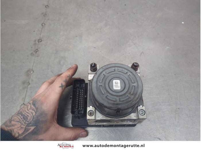 Gebruikte ABS Pomp Peugeot 208 O200446
