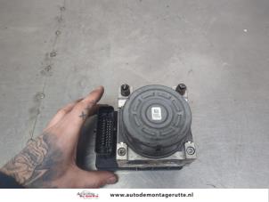O200446 Gebruikte abs pomp Peugeot 208