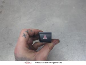 O200449 Gebruikte alarmlicht schakelaar Peugeot 208