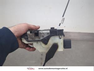 O200462 Gebruikte portierslot mechaniek 4deurs rechts-voor Peugeot 208