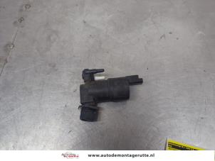 O200468 Gebruikte ruitensproeierpomp voor Peugeot 208