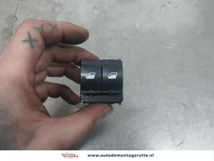 O200469 Gebruikte raam schakelaar elektrisch Peugeot 208