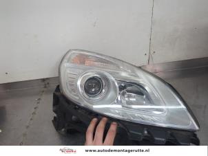 O200515 Gebruikte rechter koplamp Renault Megane Scenic