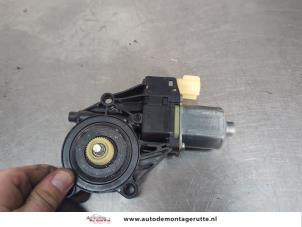 O200521 Gebruikte raammotor portier Ford Fiesta
