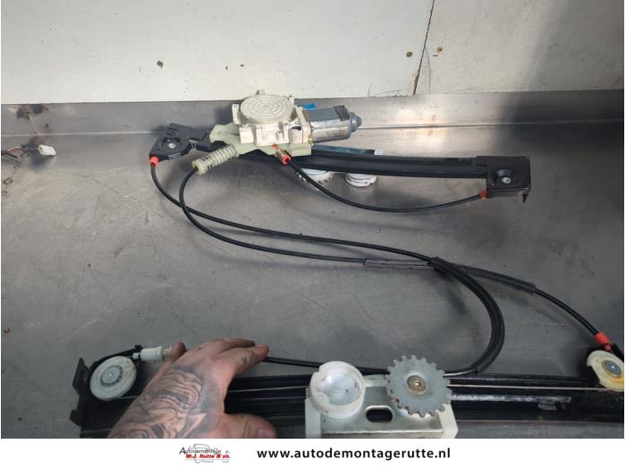 Gebruikte Raammechaniek 2Deurs links-voor Mini ONE O200529