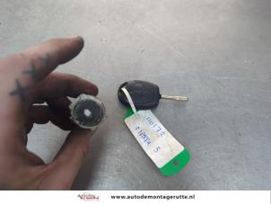 O200537 Gebruikte cilinderslot portier links Ford Fiesta