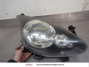 O200555 Gebruikte rechter koplamp Toyota Aygo