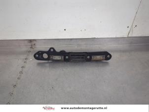 O200566 Gebruikte handgreep achterklep Volkswagen Touran