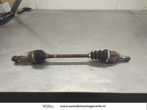 O200572 Gebruikte aandrijfas links-voor Citroen C1