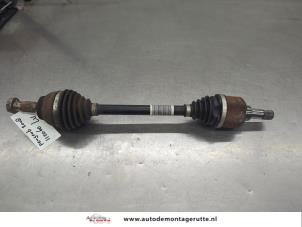 O200577 Gebruikte homokineetas links-voor Peugeot 2008