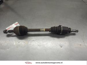 O200587 Gebruikte steekas links-voor Renault Clio