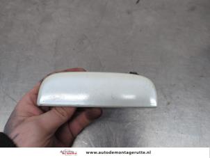 O200606 Gebruikte portiergreep 4deurs links-voor Nissan Pixo