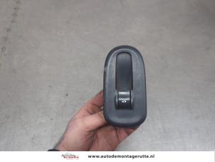 O200641 Gebruikte schakelaar elektrisch raam Renault Kangoo