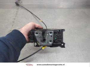 O200642 Gebruikte portierslot mechaniek 2deurs links Renault Kangoo