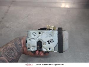 O200727 Gebruikte deurslot mechaniek 4deurs links-voor Saab 9-5