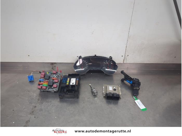 Gebruikte Kontaktslot + computer Fiat Tipo (356W/357W) 1.4 16V Prijs op aanvraag aangeboden door Autodemontage M.J. Rutte B.V.