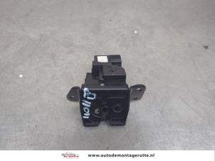 O200813 Gebruikte achterklep slotmechaniek Kia Ceed