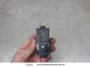 O200838 Gebruikte alarmlicht schakelaar Renault Megane