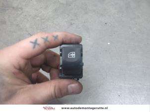 O200855 Gebruikte elektrisch raam schakelaar Renault Megane