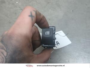 O200856 Gebruikte elektrisch raam schakelaar Renault Megane