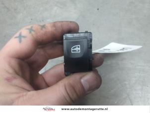 O200857 Gebruikte elektrisch raam schakelaar Renault Megane