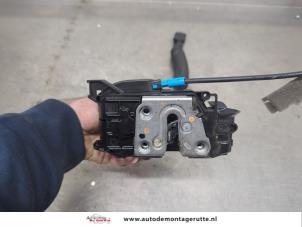 O200859 Gebruikte slotmechaniek portier 4deurs links-voor Renault Megane