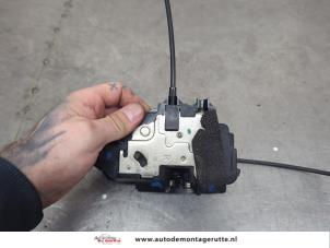 O200860 Gebruikte portierslot mechaniek 4deurs rechts-achter Renault Megane