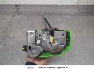 O200911 Gebruikte deurslot mechaniek 4deurs rechts-voor Alfa Romeo Giulietta