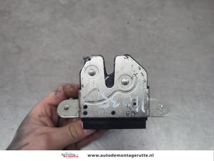 O200914 Gebruikte slotmechaniek achterklep Alfa Romeo Giulietta