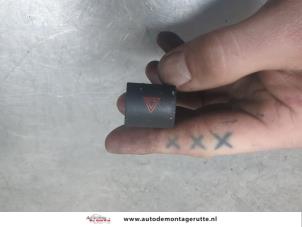 O200929 Gebruikte alarmlicht schakelaar Alfa Romeo Giulietta