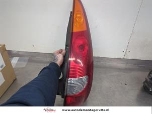 O200957 Gebruikte achterlicht rechts Nissan Almera Tino
