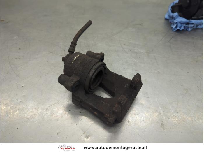 Gebruikte Remklauw (Tang) rechts-voor Volkswagen UP O201056