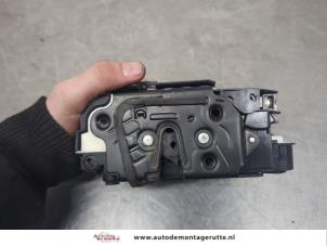 O201072 Gebruikte portierslot mechaniek 4deurs rechts-achter Volkswagen UP