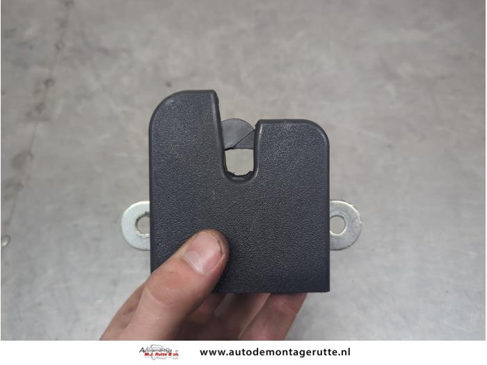 Gebruikte Slotmechaniek Achterklep Volkswagen UP O201084