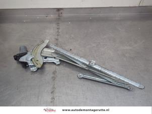 O201127 Gebruikte raammechaniek 4deurs links-voor Opel Agila