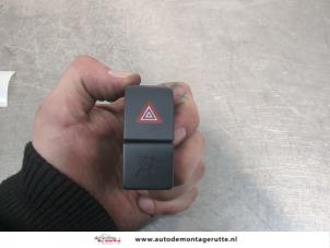 O201158 Gebruikte gevarenlicht schakelaar Opel Agila