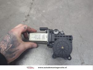 O201198 Gebruikte raammotor portier Ford Fiesta