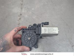 O201199 Gebruikte raammotor portier Ford Fiesta