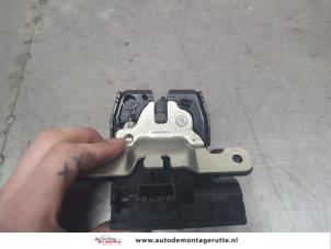 O201217 Gebruikte slotmechaniek achterklep Ford Fiesta