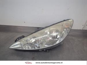 O201228 Gebruikte koplamp links Peugeot 308