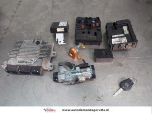 O201253 Gebruikte kontaktslot + computer Nissan Micra