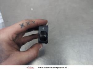 O201352 Gebruikte schakelaar koplamp ihv Nissan Micra
